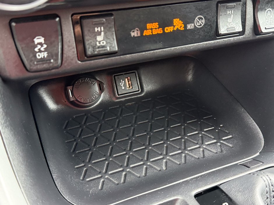 2025 Toyota RAV4 LE-28