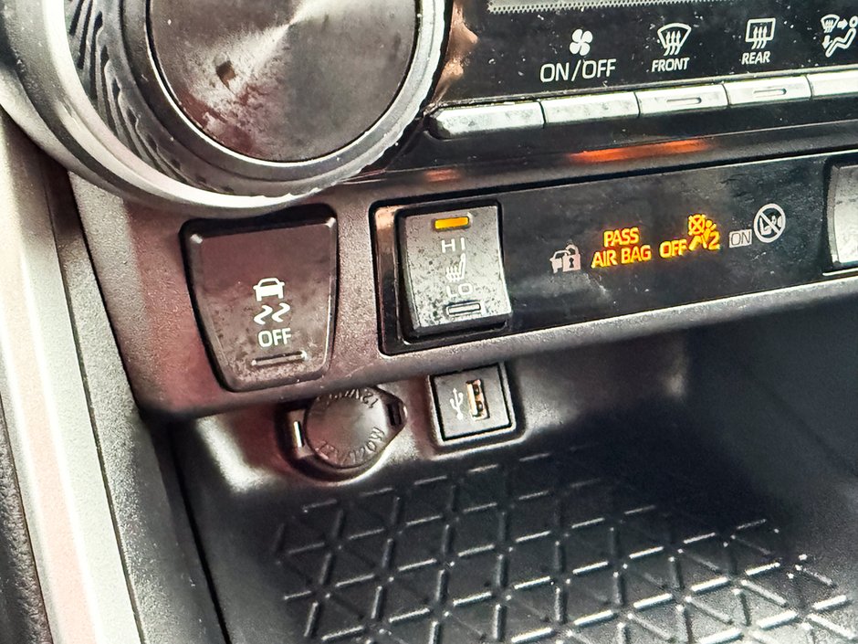 2025 Toyota RAV4 LE-29