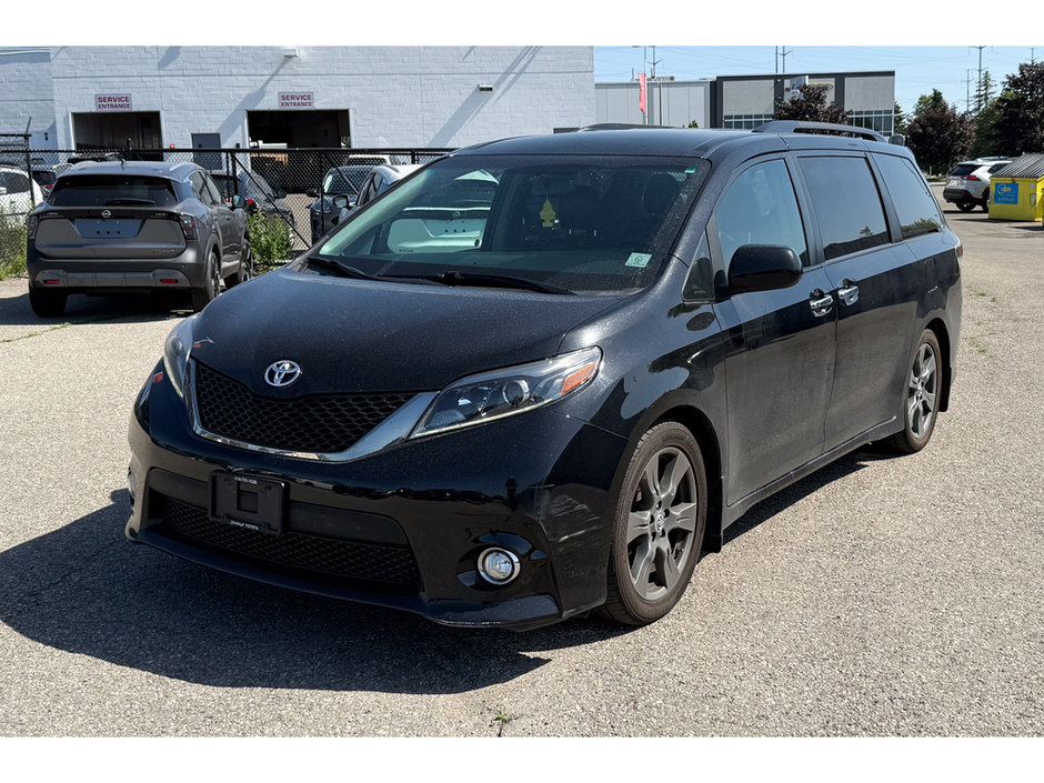 2017 Toyota Sienna SE-3