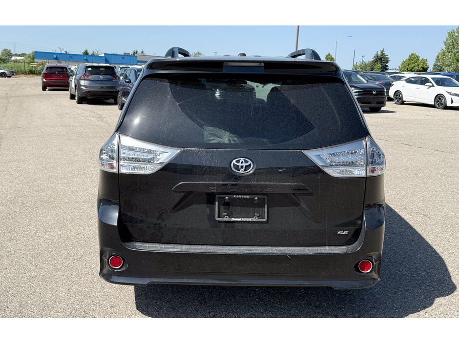 2017 Toyota Sienna SE-6