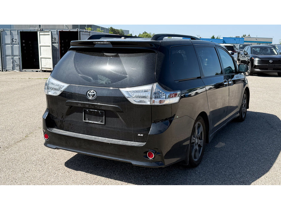 2017 Toyota Sienna SE-7