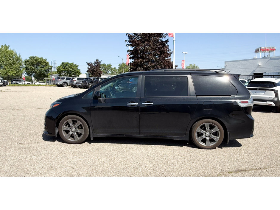 2017 Toyota Sienna SE-4