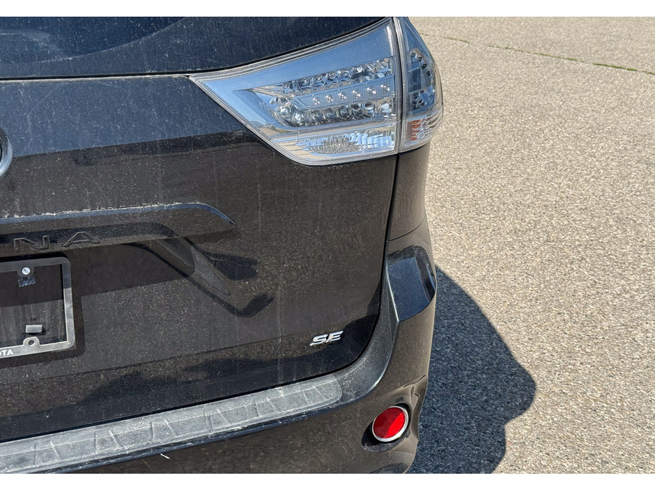 2017 Toyota Sienna SE-12