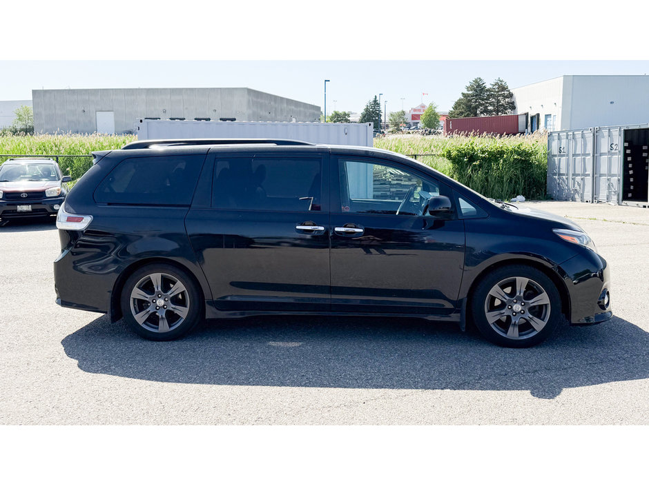 2017 Toyota Sienna SE-8