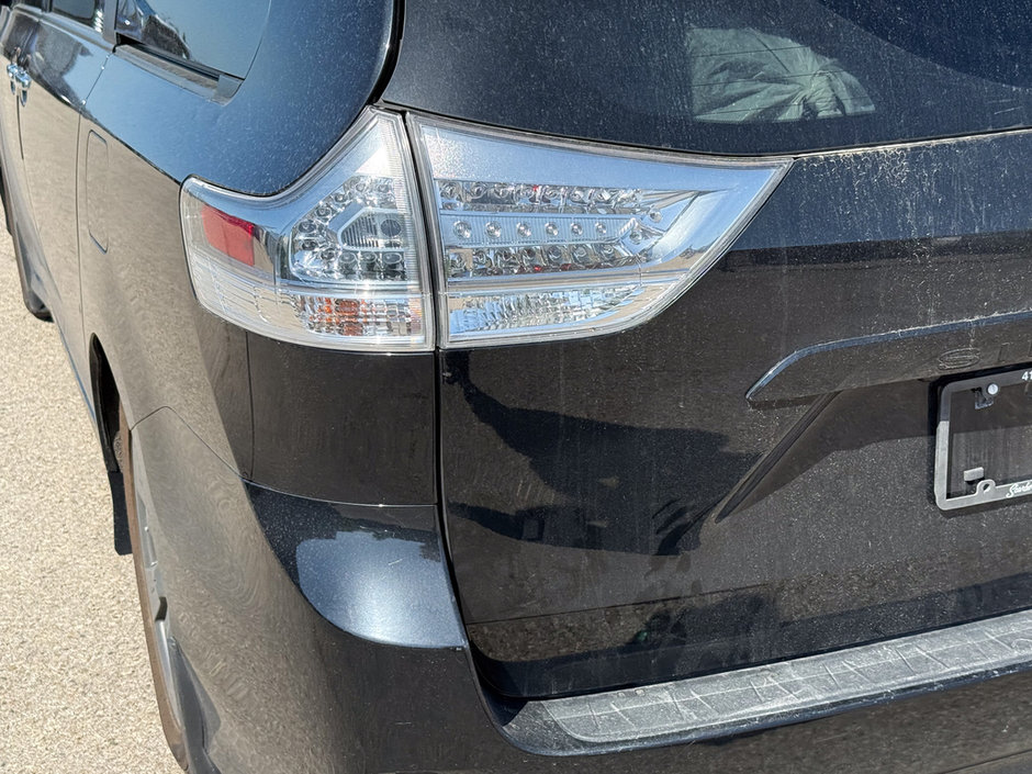 2017 Toyota Sienna SE-11