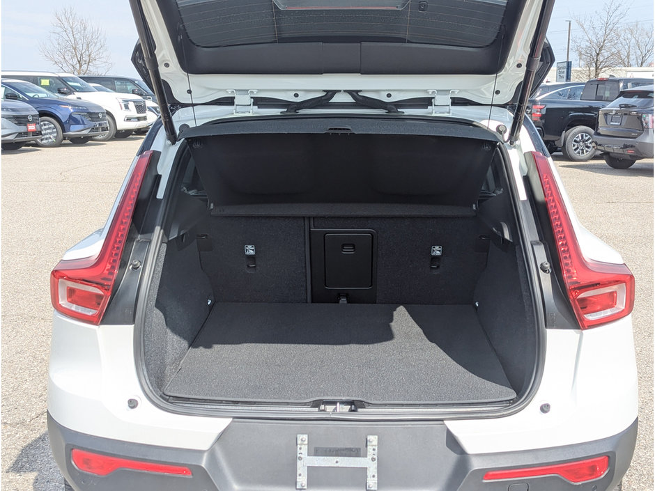 2021 Volvo XC40 R-Design-14