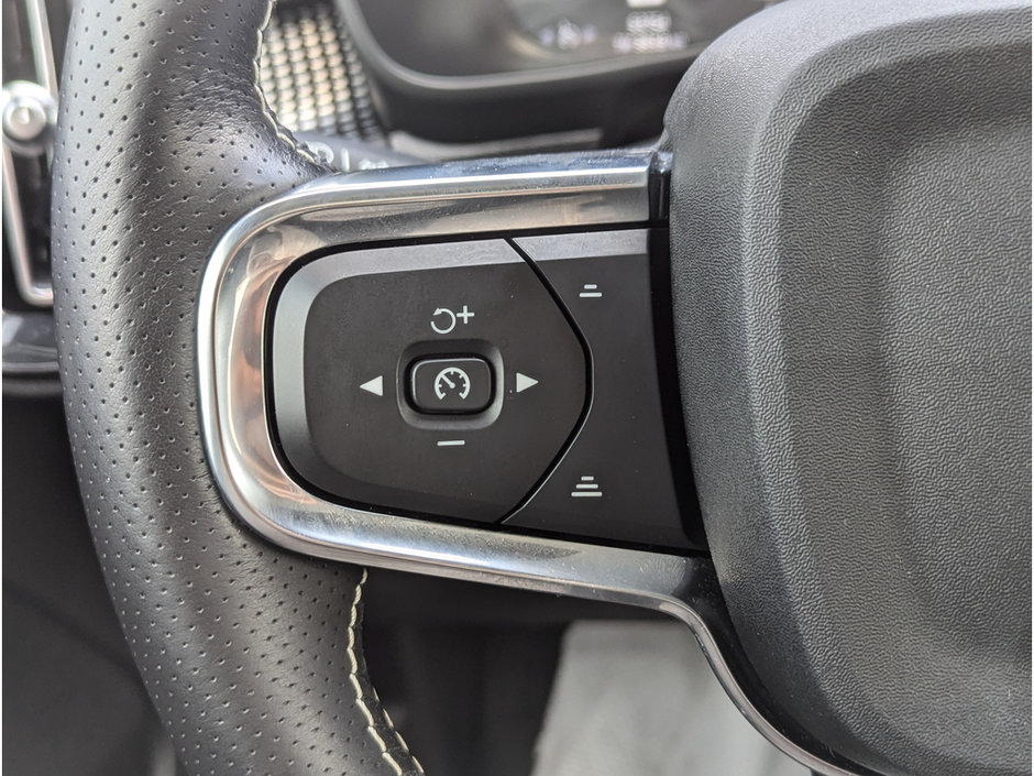 2021 Volvo XC40 R-Design-23