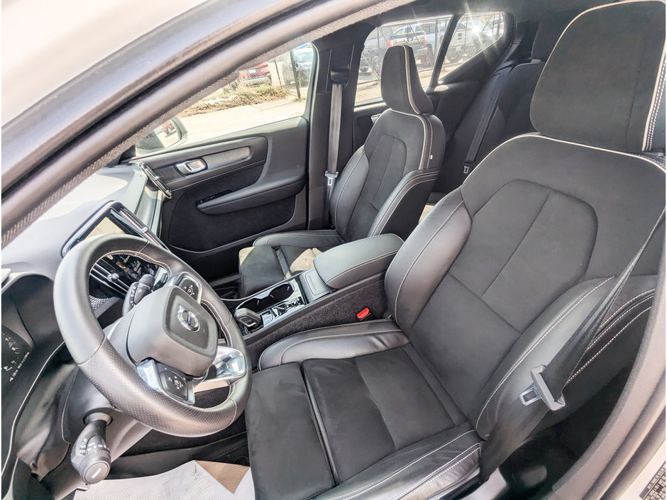 2021 Volvo XC40 R-Design-22