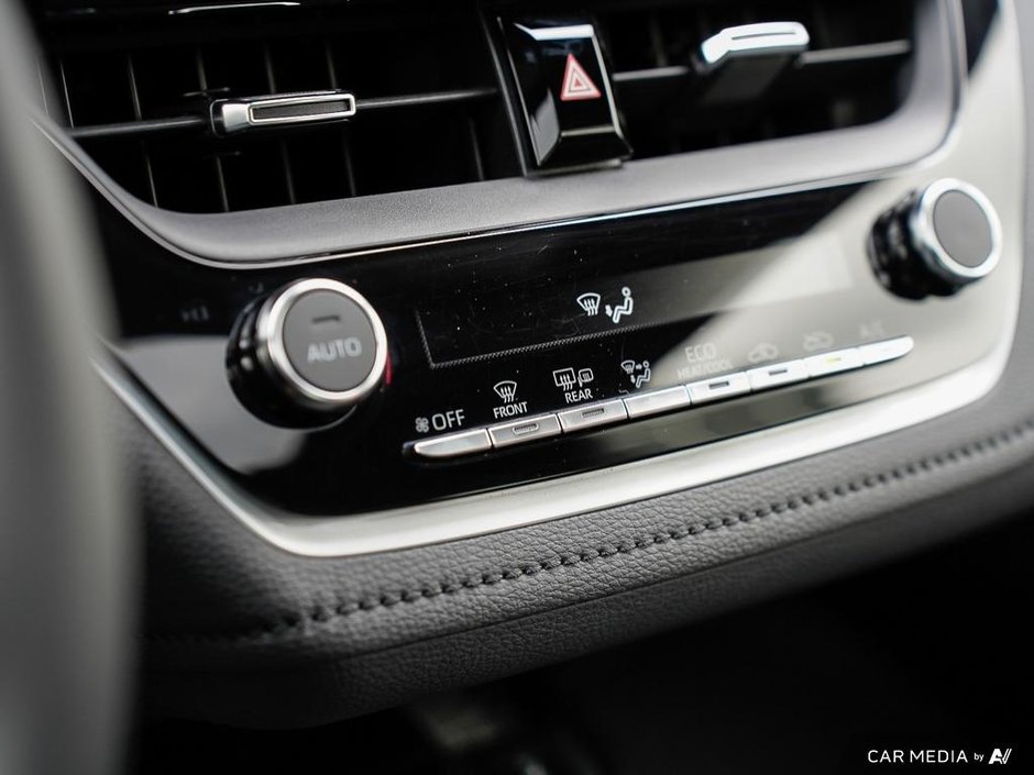 2023 Toyota Corolla SE AWD + LOW KMS-12