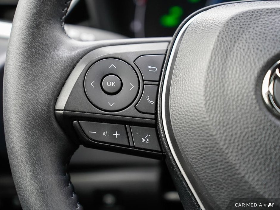 2023 Toyota Corolla SE AWD + LOW KMS-10
