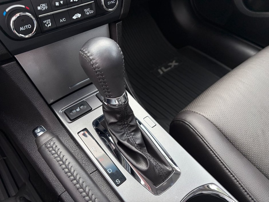 2015 Acura ILX Tech at-26