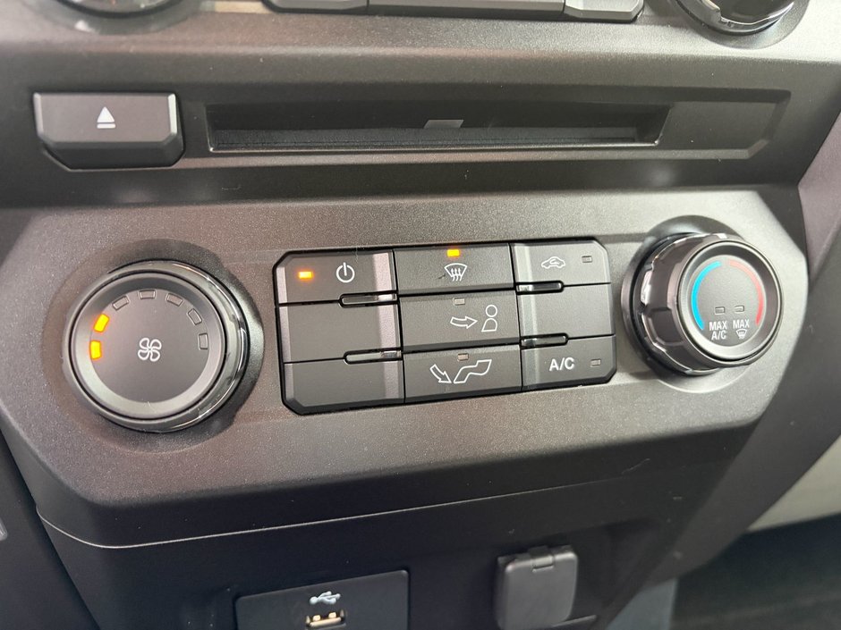 2016 Ford F150 4x4 - Supercab XLT - 145 WB-35