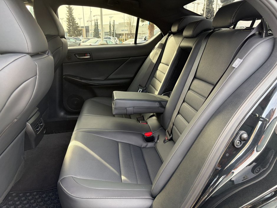 2022 Lexus IS 350 AWD-8