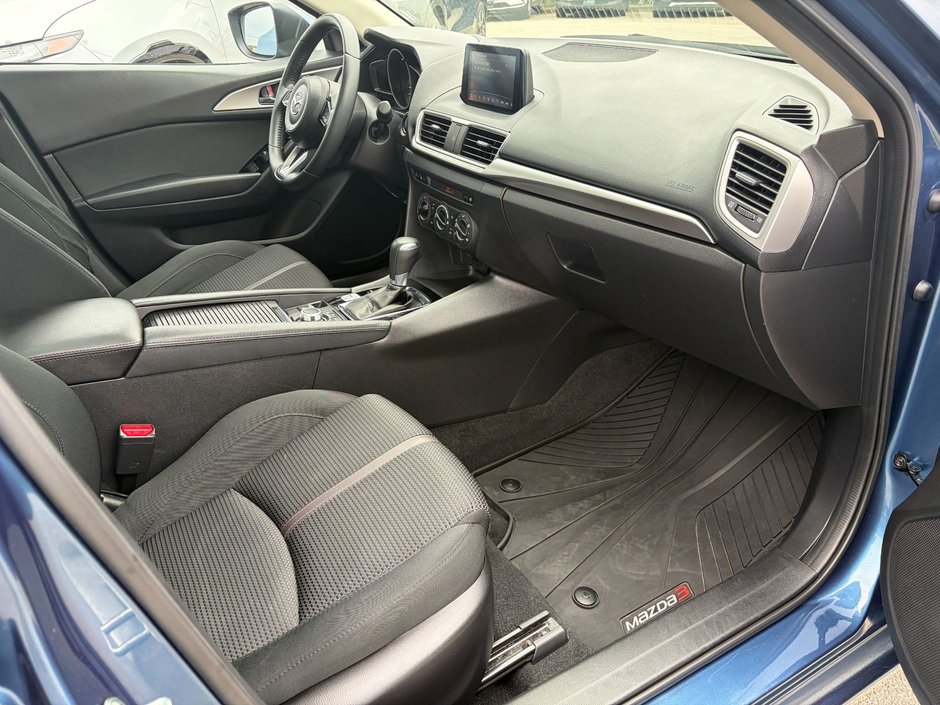 2017 Mazda 3 GS at-10