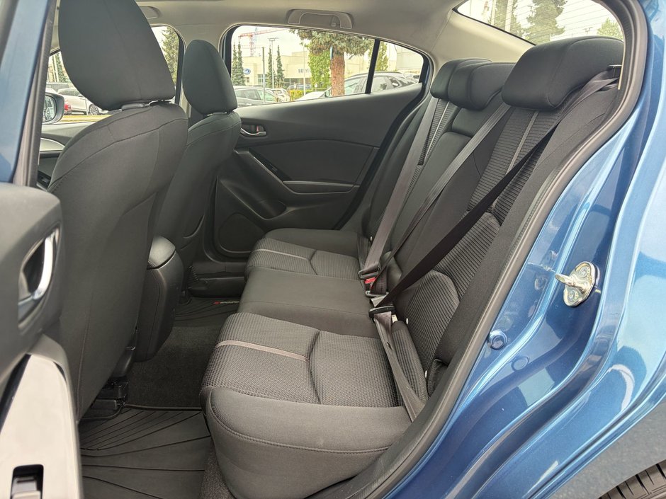 2017 Mazda 3 GS at-11