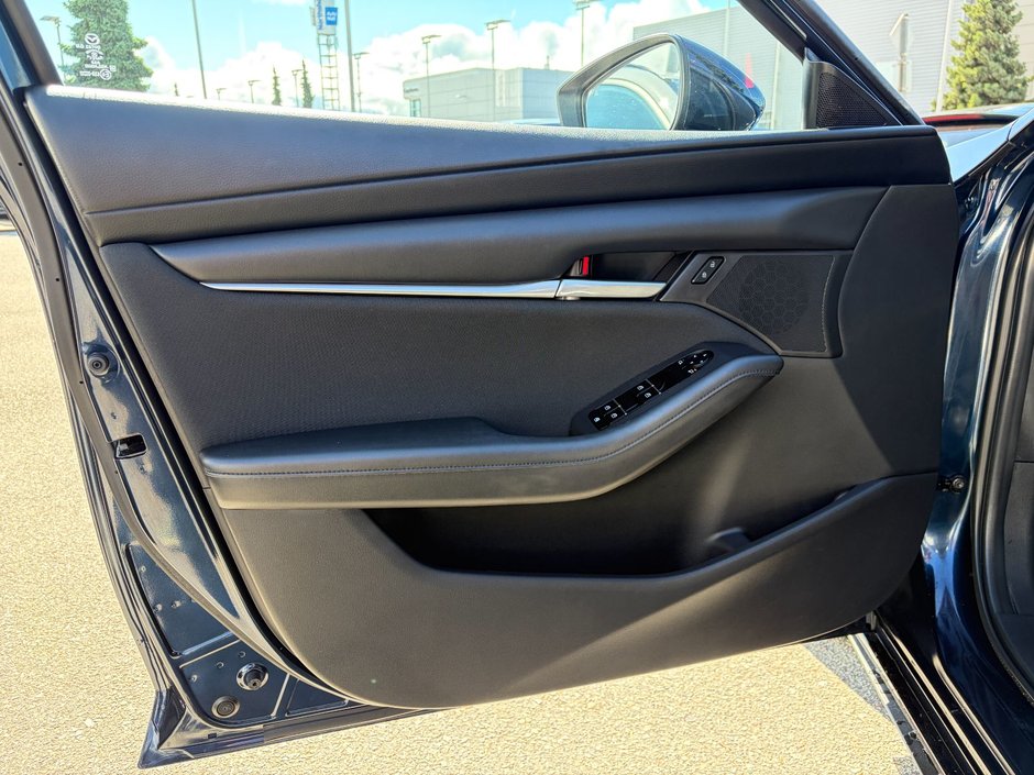 2021 Mazda 3 GS at-17