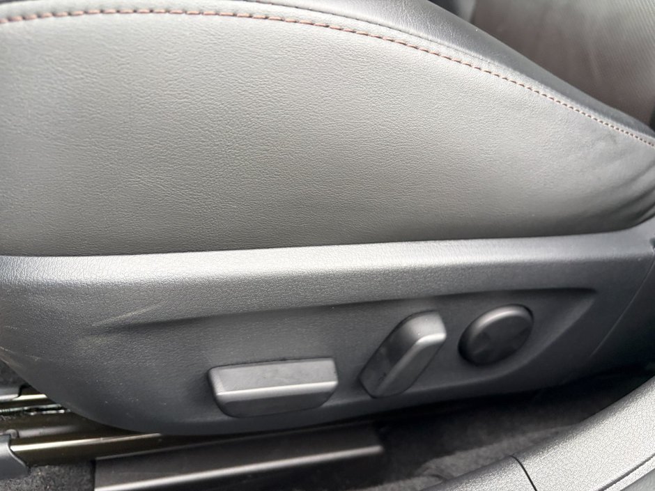 2023 Mazda 3 GT at-11