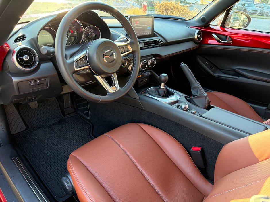 2023 Mazda MX-5 RF GT 6sp Black Leather-8