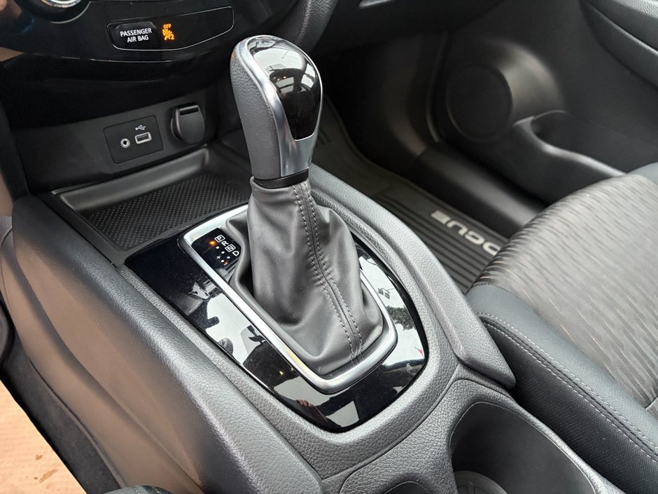 2018 Nissan Rogue SV AWD CVT-18