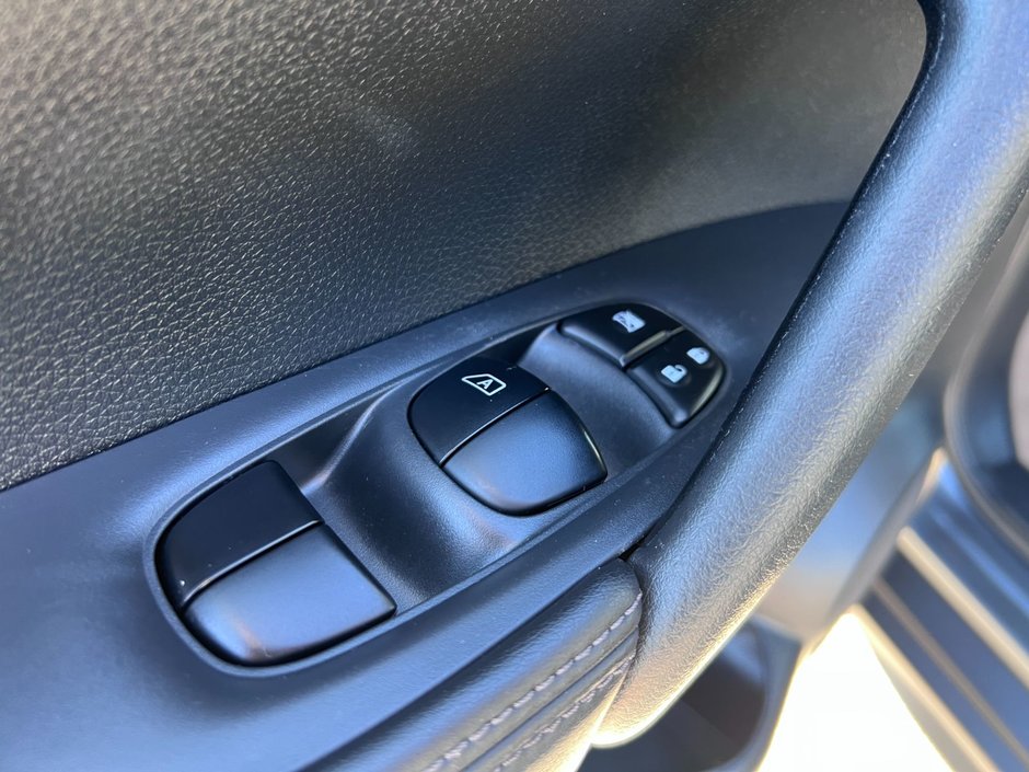 2020 Nissan Rogue SL AWD CVT (2)-12