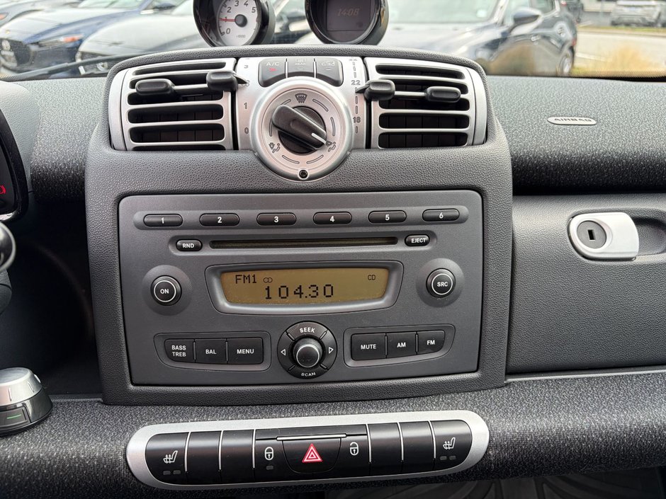 2010 smart fortwo Passion-19