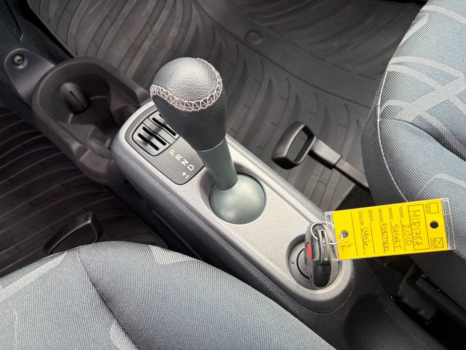 2010 smart fortwo Passion-18