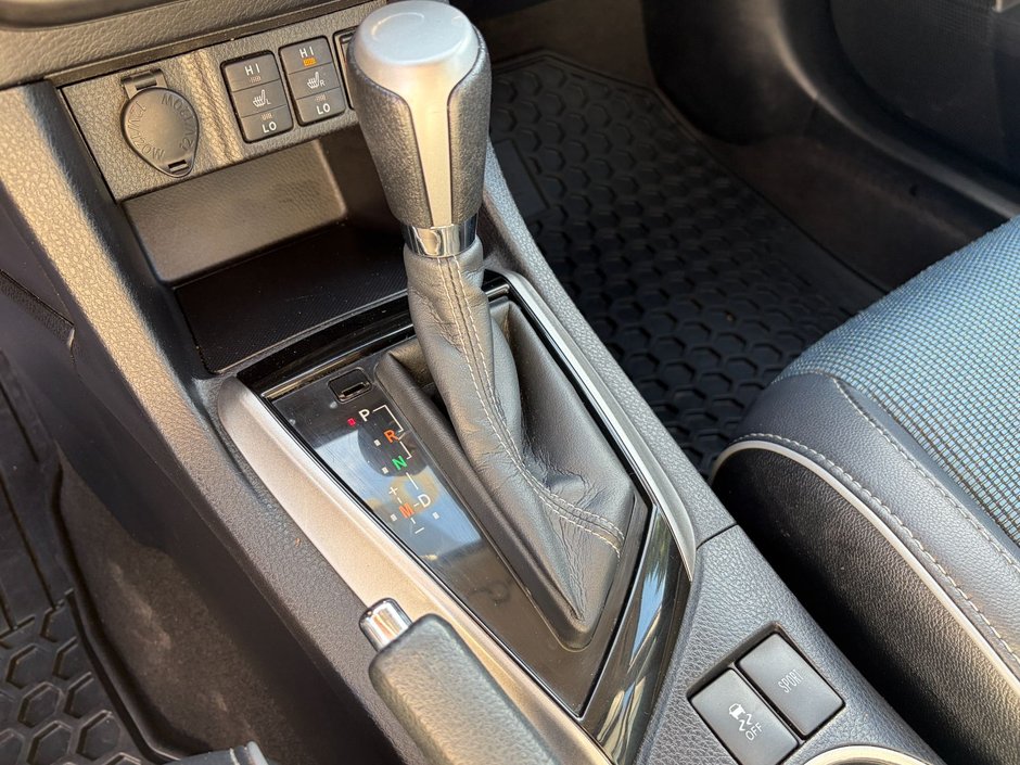 2015 Toyota Corolla 4-door Sedan S CVTi-S-27