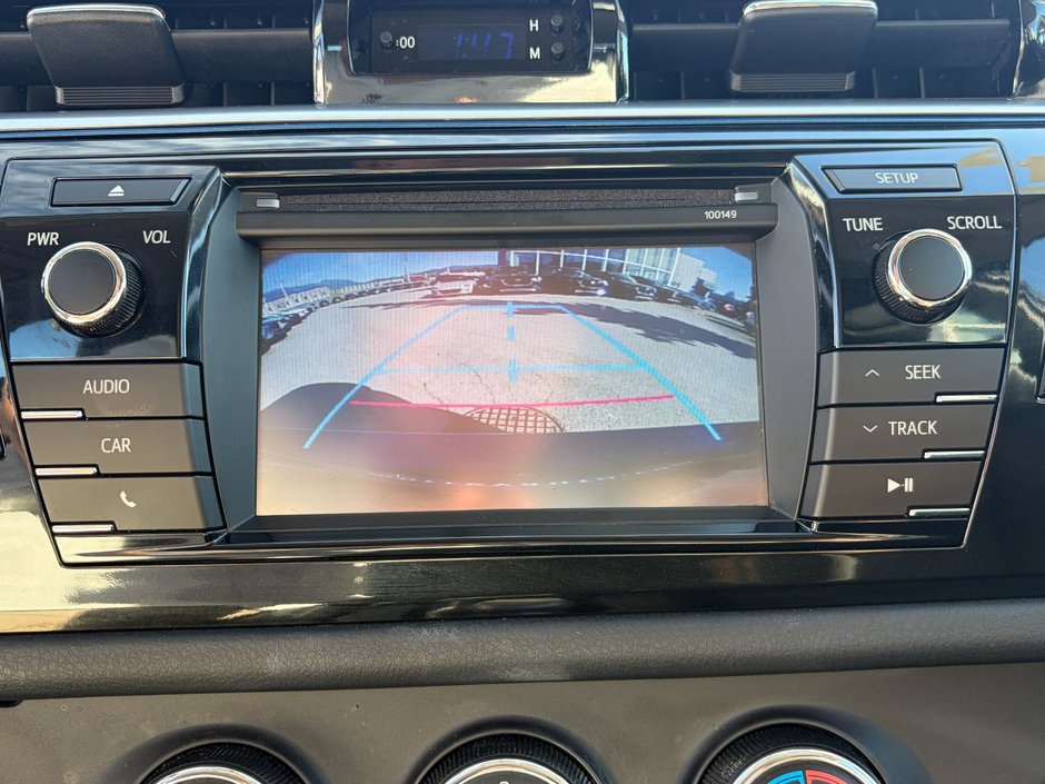 2015 Toyota Corolla 4-door Sedan S CVTi-S-31
