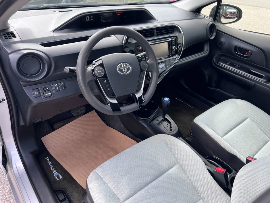 2018 Toyota Prius C ECVT-10