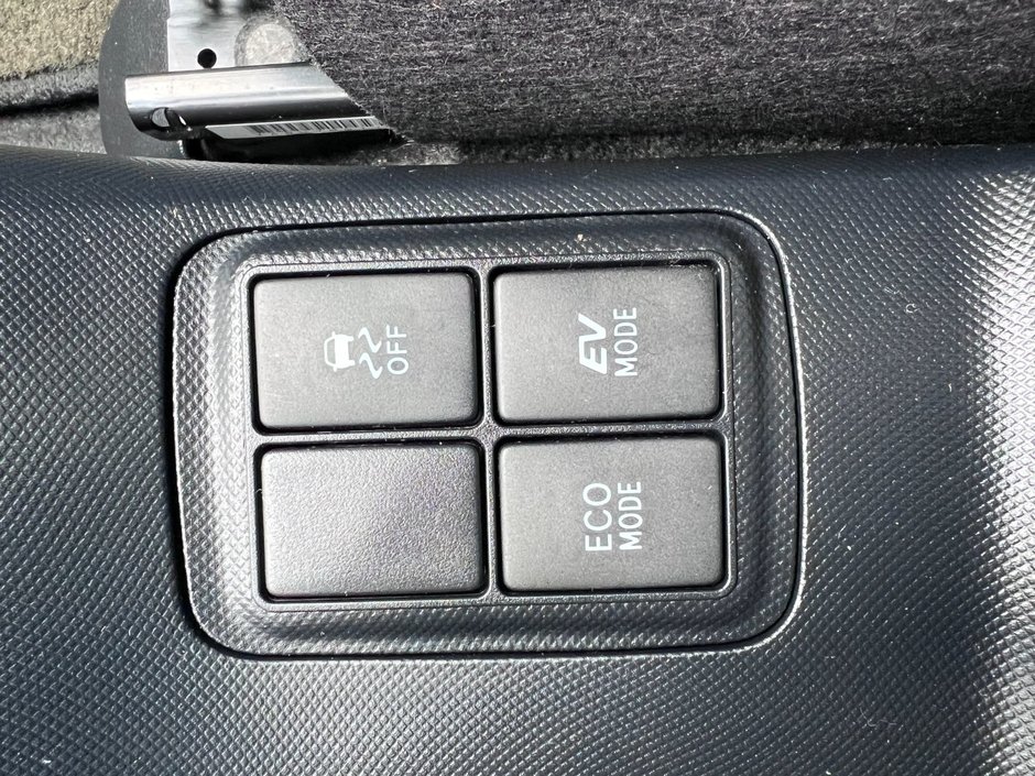 2018 Toyota Prius C ECVT-17