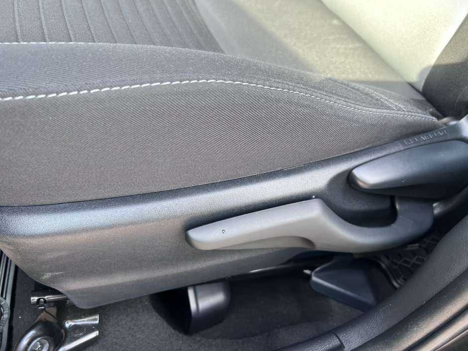 2018 Toyota Yaris 5 Dr LE Htbk 5M-12