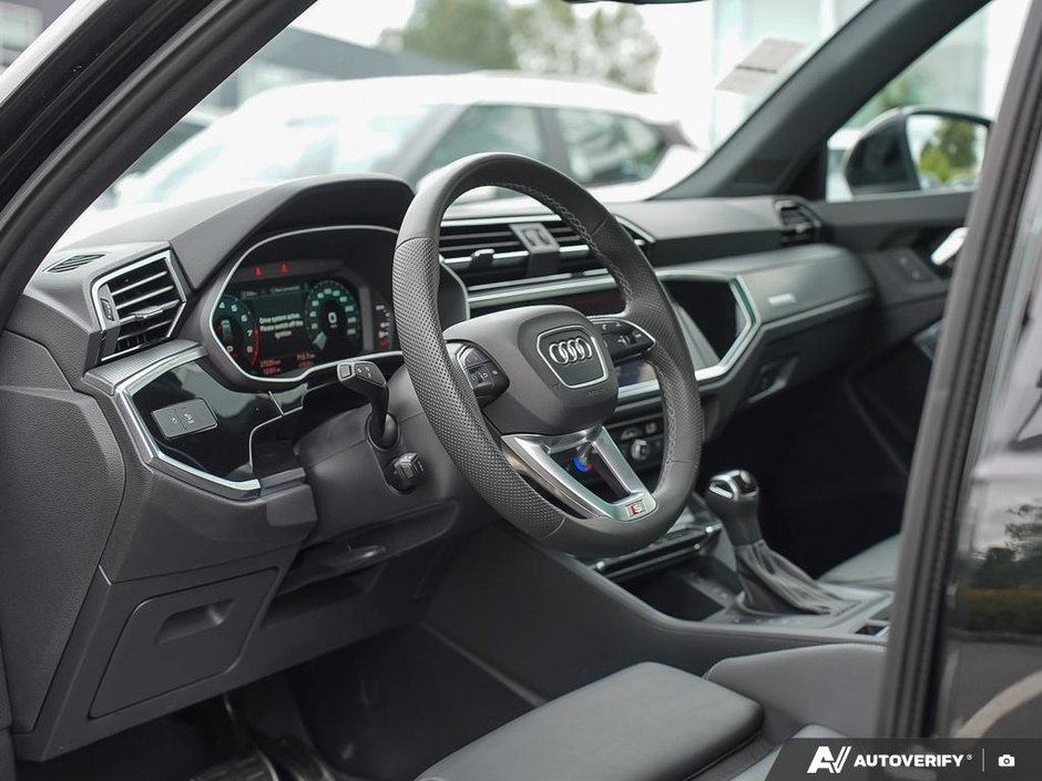 2025 Audi Q3 Progressiv // NO ACCIDENTS-10