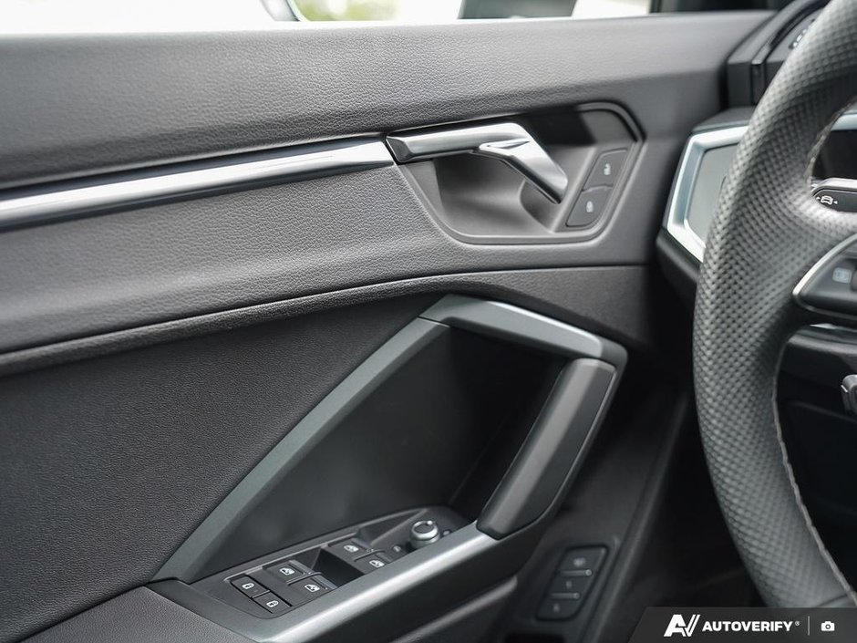 2025 Audi Q3 Progressiv // NO ACCIDENTS-14