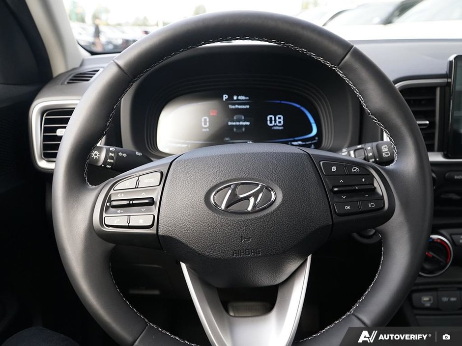 2025 Hyundai Venue PREFERRED // NO ACCIDENTS-8