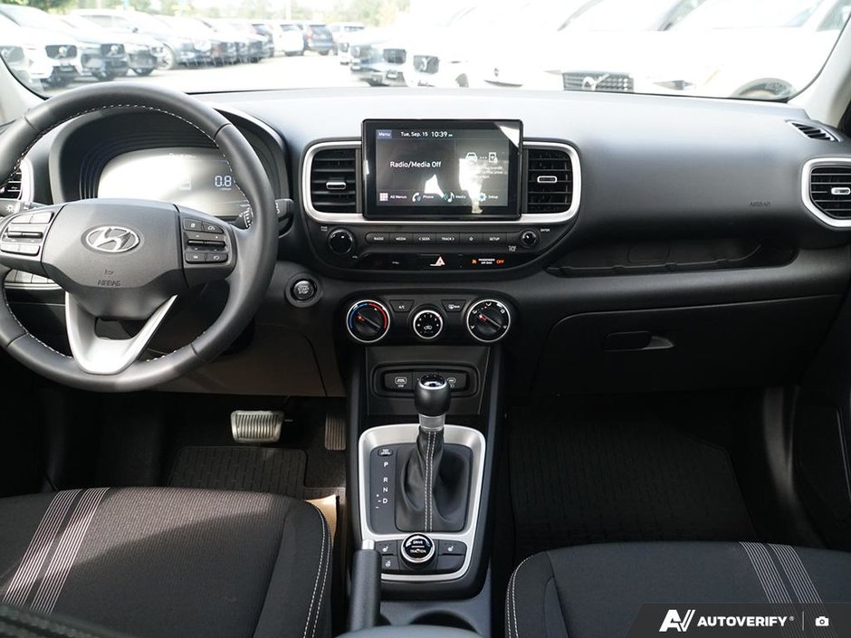 2025 Hyundai Venue PREFERRED // NO ACCIDENTS-6
