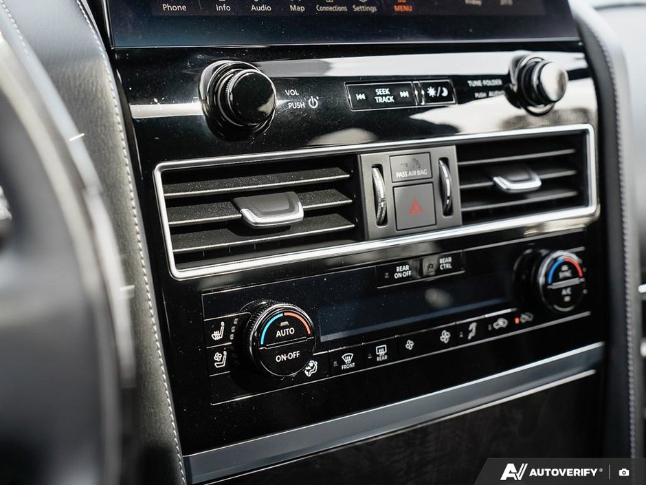 2024 Infiniti QX80 LUXE // 8 PASSENGER-12