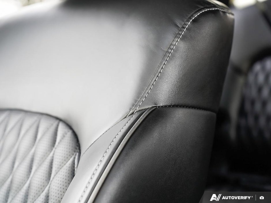 2024 Infiniti QX80 LUXE // 8 PASSENGER-15