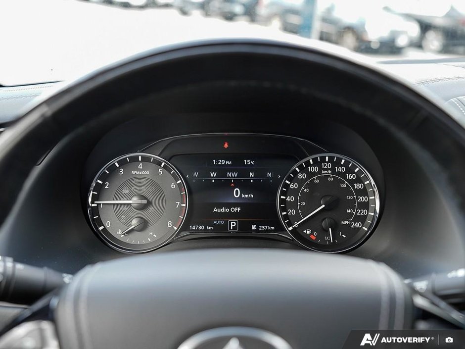 2024 Infiniti QX80 LUXE // ULTRA LOW KMS-7