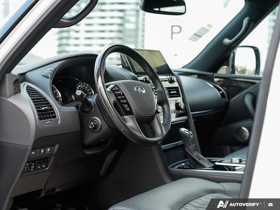 2024 Infiniti QX80 LUXE // ULTRA LOW KMS-5