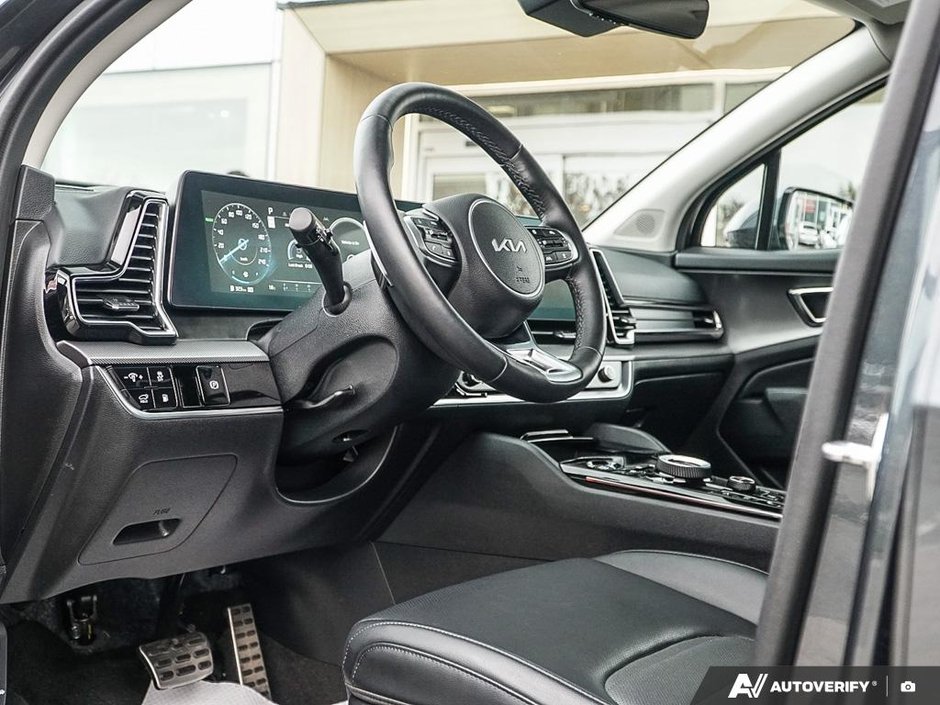 2025 Kia Sportage Plug-In Hybrid SX // NO ACCIDENTS-8
