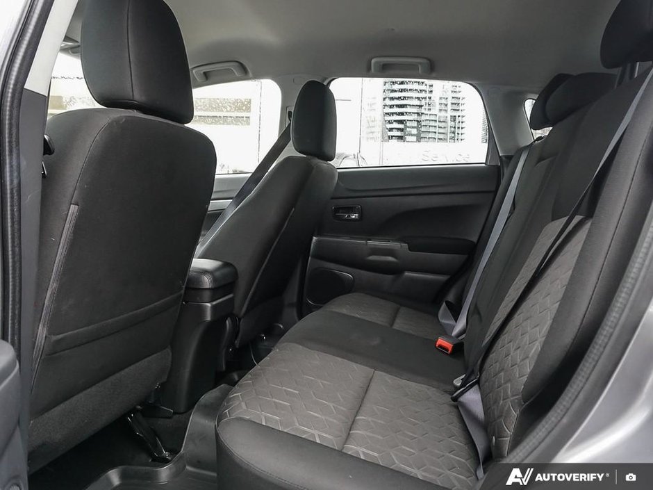 2020 Mitsubishi RVR SE FWD // NO ACCIDENTS-5