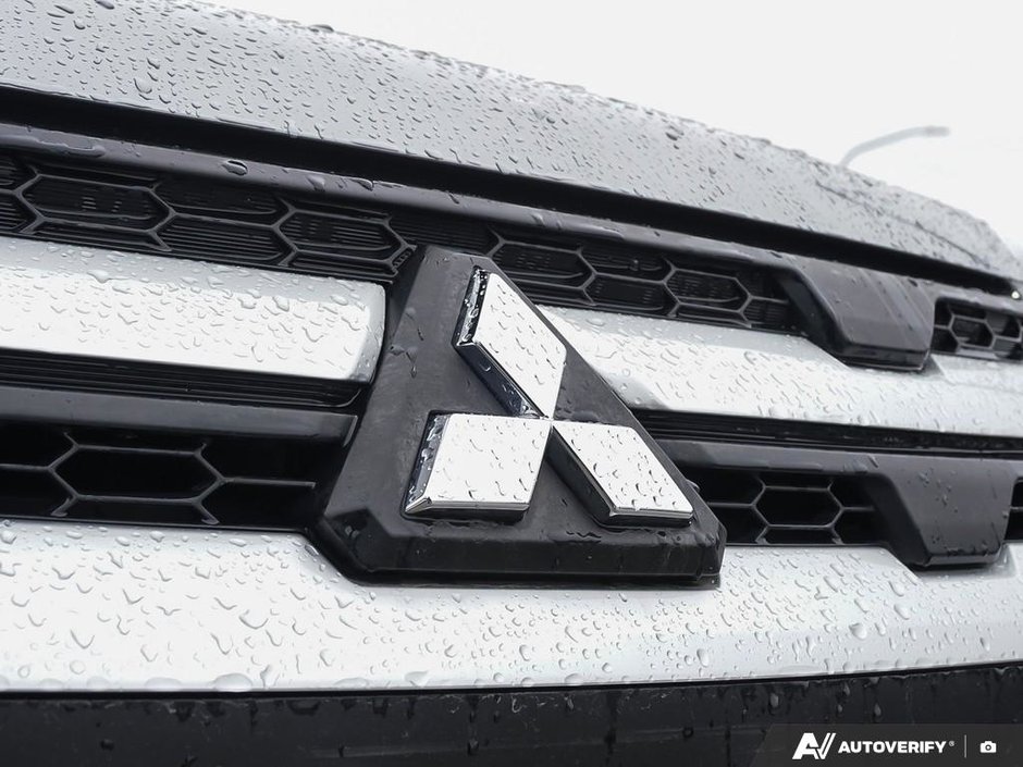 2020 Mitsubishi RVR SE FWD // NO ACCIDENTS-21