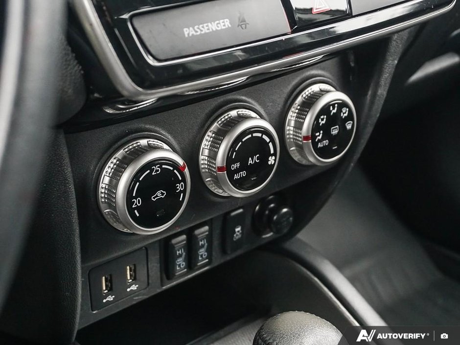 2020 Mitsubishi RVR SE FWD // NO ACCIDENTS-13