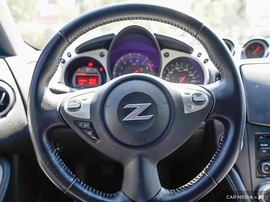 2019 Nissan 370Z coupe SPORT + ULTRA LOW KMS-6