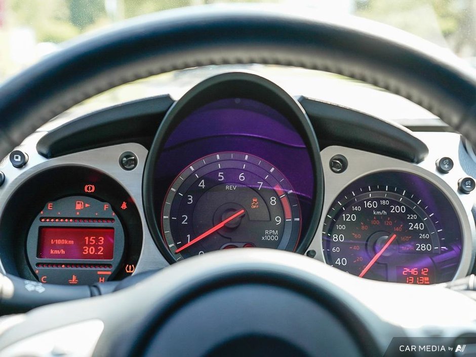 2019 Nissan 370Z coupe SPORT + ULTRA LOW KMS-7
