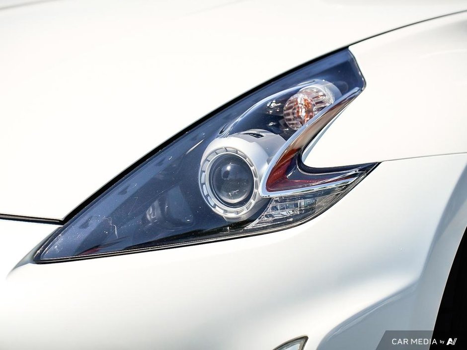 2019 Nissan 370Z coupe SPORT + ULTRA LOW KMS-24