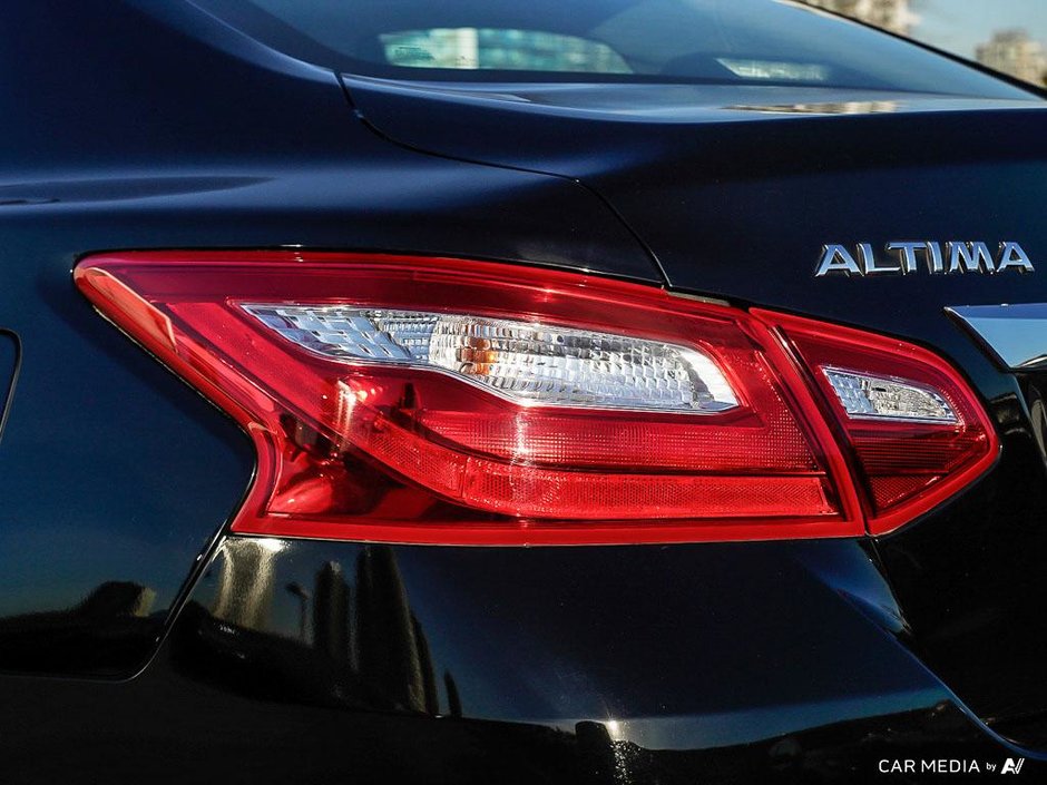 2017 Nissan Altima 3.5 SR CVT-26