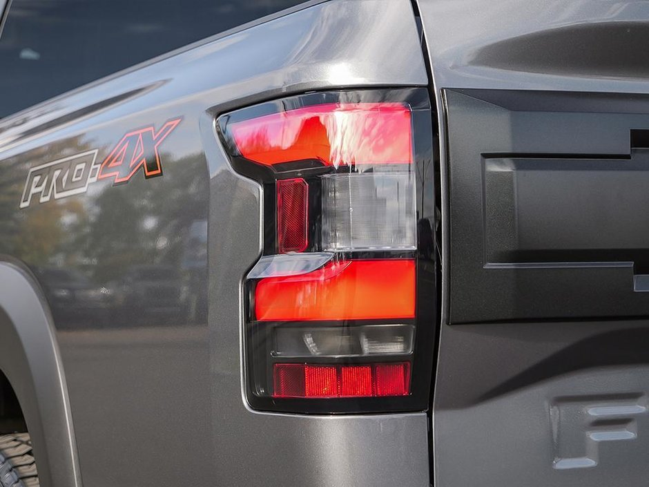 2025 Nissan Frontier PRO-4X Luxury-9
