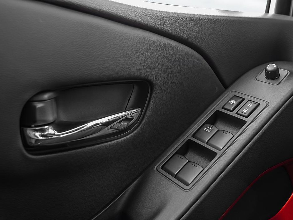 2025 Nissan Frontier PRO-4X Luxury-14