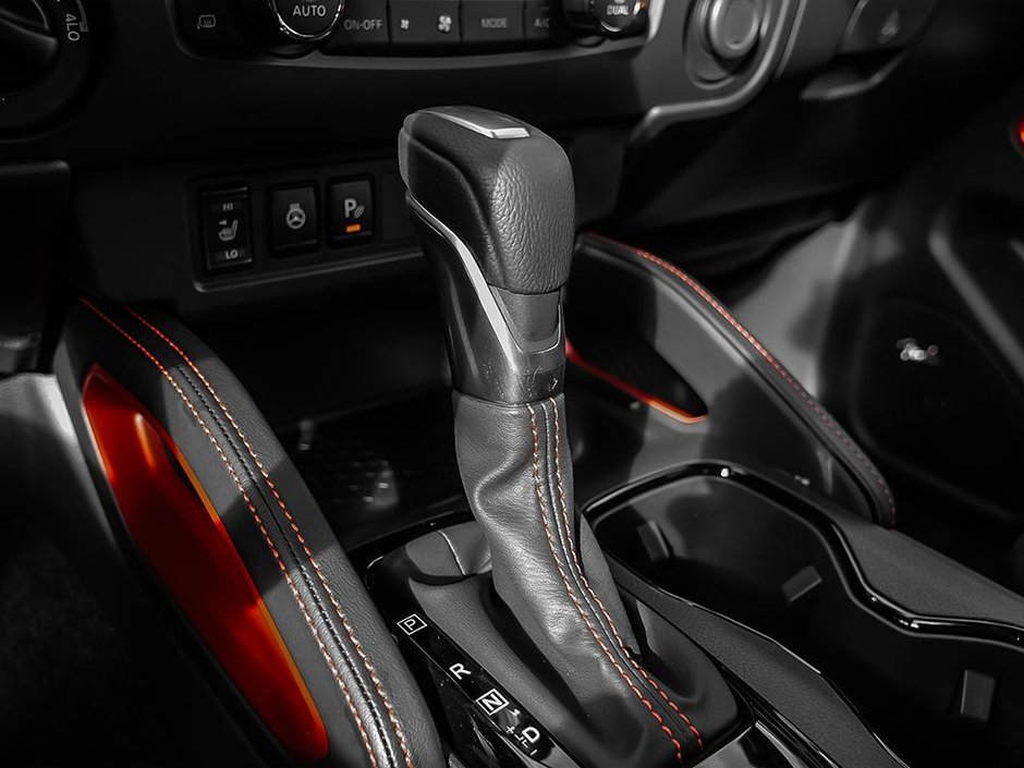 2025 Nissan Frontier PRO-4X Luxury-15